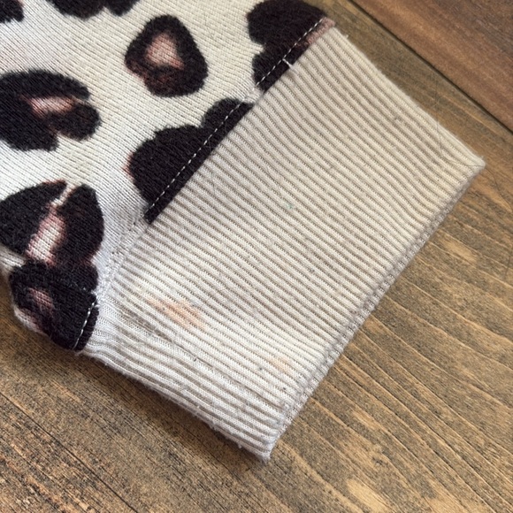 Cheetah Lounge Set - Picture 8 of 10